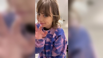rileyreidx3 onlyfans Dark haired doll gently pulls pussy