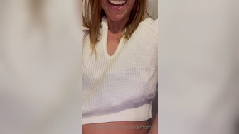No Face Mom aka nofacemom77 onlyfans Cute bitch jerks off pussy