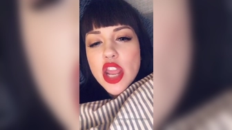 Loretta Rose aka lorettaxrose aka lorettarose onlyfans fucks her pussy