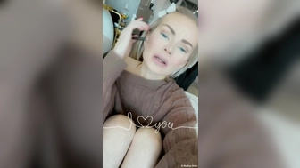 LaynaBoo aka Layna Boo aka laynaaboo onlyfans Elegant plays with pussy