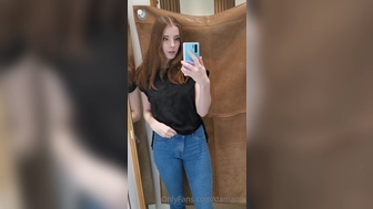 Damania aka damania onlyfans Pretty woman with perfect figure shows her skills on a pole