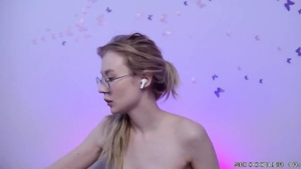 Shycinderella вертит своими дырочками голяка