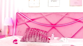 nikkysoul трогает свои соски и мокреет