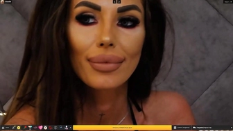 RaquelleSharon эстетично трахает себя перед вебкой