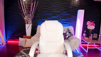 juliebelle1 отличная вебкам дрочерша в деле