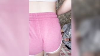 honeyshow изящно шкварит свою вульву