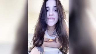 sexy-assian хочет уйти в приват и кончить там