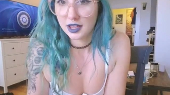 sluttypotato_ chaturbate Exquisite slut gets naked and jumps on strap-on
