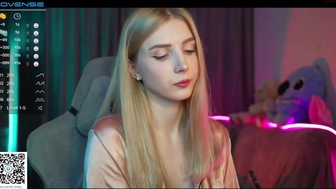 oh_honey_ chaturbate Young slut dancing striptease