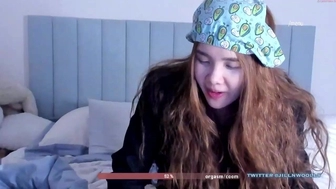 jillikins chaturbate Cutie kralia fucks vagina hard