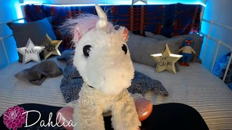 dahlia chaturbate  caresses her pussy