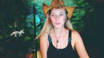 yoursecretgirlfriend11 chaturbate A cool lady rides a sex toy