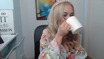 leila_il chaturbate Slender babe masturbates pussy