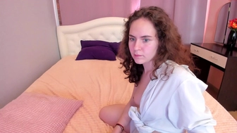 irenefoster chaturbate  smeared her incredibly hot body with oil