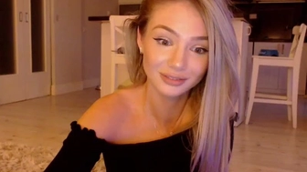 yveline chaturbate Crazy Blonde twirling ass