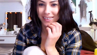 ami_white chaturbate Clockwork whore squeezes cap