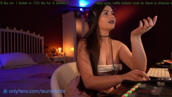 laurenbrite chaturbate Hot babe masturbates shaved cunt