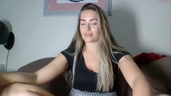 bindibaby chaturbate Chic babe hammering both holes