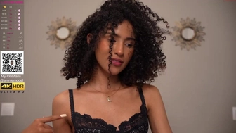 amniemodel chaturbate Gorgeous bitch bares her breasts