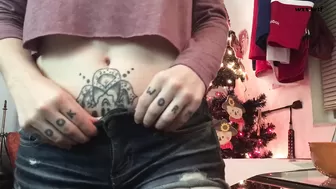 Belly Button Fingering in Short Jean Shorts_fapcakesenpai_1080p