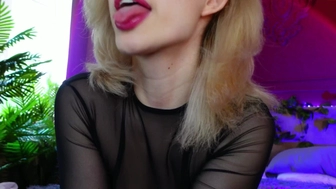 bunnylia chaturbate Appetizing bitch shows juicy tits