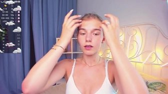 lily_lovelyy chaturbate Pretty lady pulls pussy in the bath