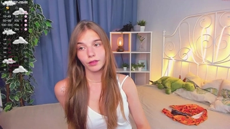lily_lovelyy chaturbate  demonstratively masturbating on cam