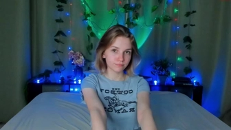 helenchristensen chaturbate Impressive woman smacking her pussy