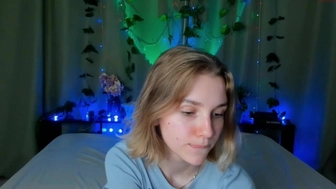 helenchristensen chaturbate  attractive skinny