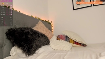 hell_lo chaturbate Mature babe jerks both holes