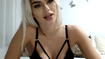 kissofacobra chaturbate Sexy babe caresses fingers