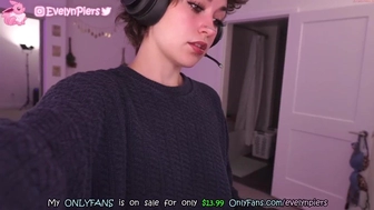 evelynpiers chaturbate  whores are dancing in the kitchen