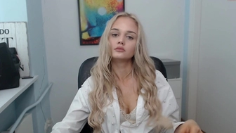 leila_il chaturbate Cute lady undresses in fornt of the camera