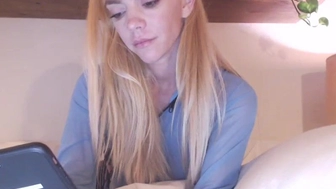 nikiskyler chaturbate Home Julia squeezes her tits