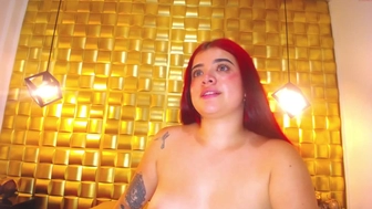 anna_paige_ chaturbate  undresses in fornt of the camera