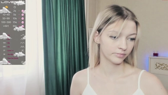 white__crystal_ chaturbate  hot girl