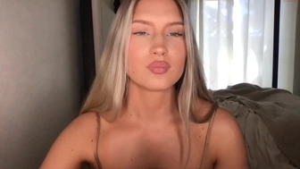 thezabrina chaturbate Impressive woman smacking her pussy