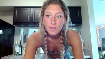 addisonvodka Dark haired babe fucks pussy