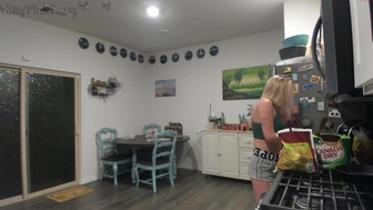 pr3ttyp1nkpussy Tender bitch sucks dick