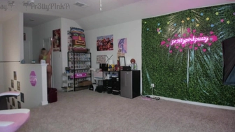 pr3ttyp1nkpussy Solid curva gently squeezes pussy