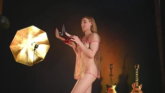 rocknrose Busty blonde jerking pussy with phallus
