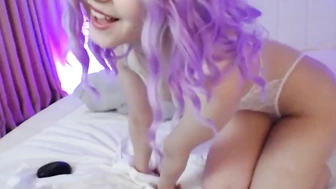 Lukelim69 засунула вибро себе в дырочку