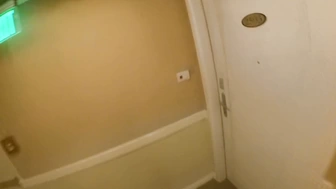 Азиатская шлюшка попросила услуги масляного массажа и трахнулась с массажистом