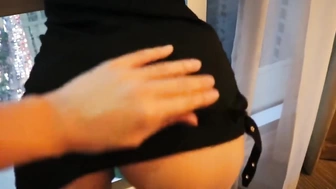 Трахнул элегантную модель и кончил ей в рот