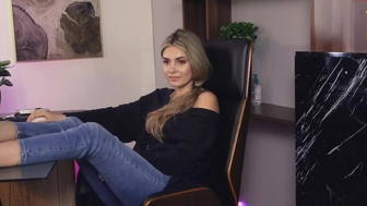 alliesynn Teen slut gently jerks her pussy