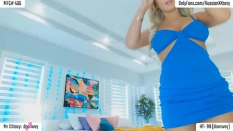 renyxxtasy Shy slut caresses shaved cunt