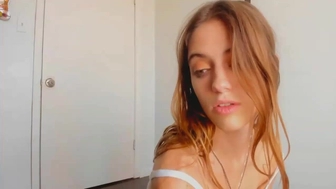 naomidee Gorgeous Marina fucks her cunt with a phallus