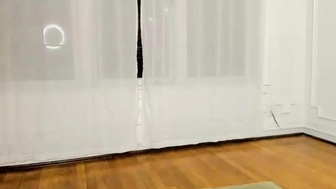 ava____ Beautiful bitch jerks off with an unusual device