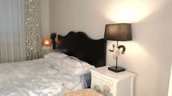 lanaivans Putana has fingers