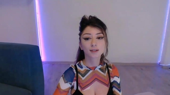 elissa25_ Cute girl shows sexy body